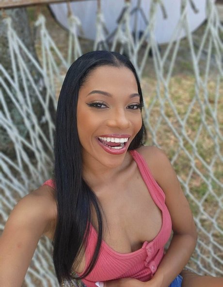 Eden Jabari model nude photo