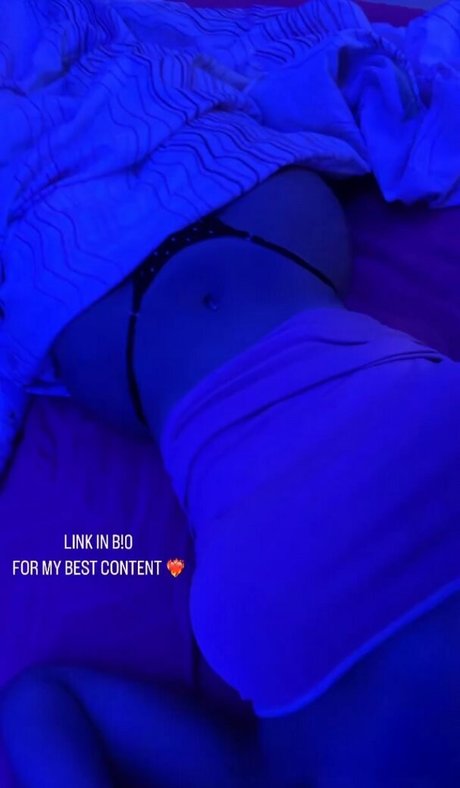 Twaylaventi nudes model picture