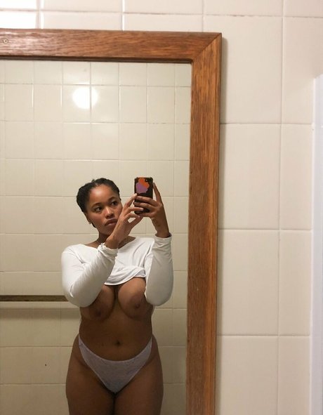 The Mermaid Diaries star erotic image