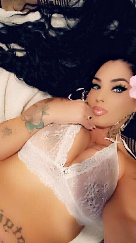 sexistrawberry5611 art model gallery