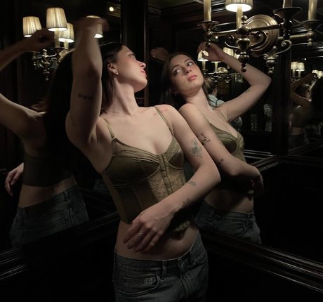 Lizzy McAlpine sex actress galleries