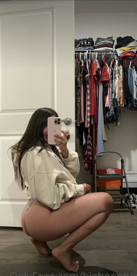 bigboootyari free star images