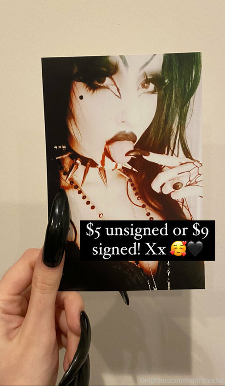 mamiehades model naked galleries