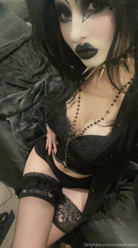 mamiehades model pretty picture