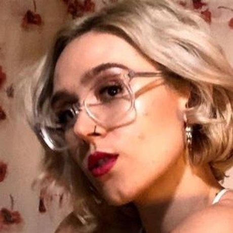 BellatrixSweets nude star archive