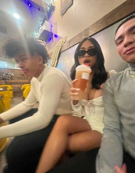 mar1uhh nude model image