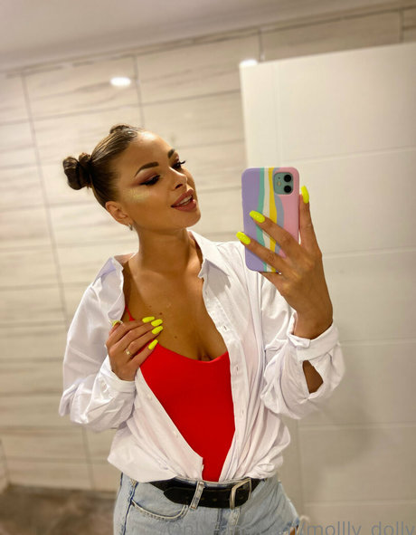 mollly dolly model adult photo