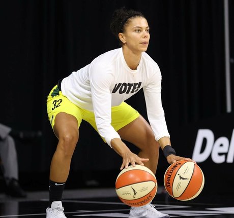 Alysha Clark model porn image