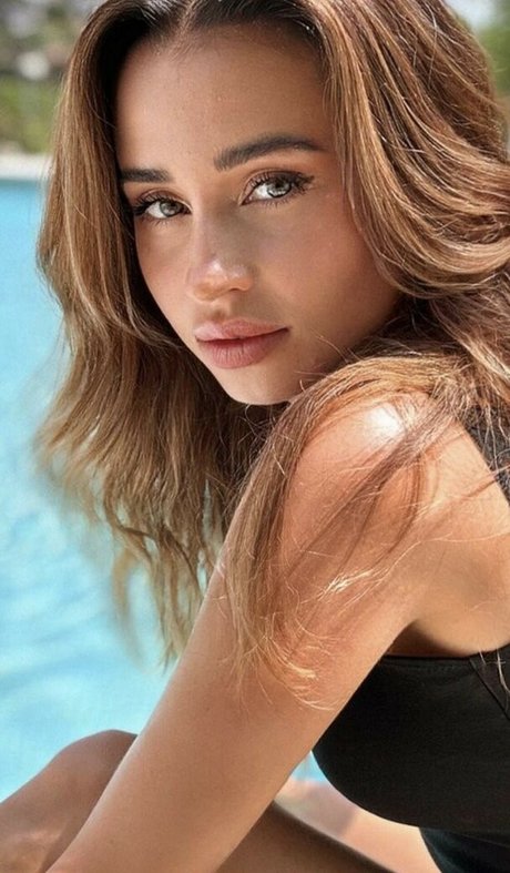 DJ JuicyM model xxx photo