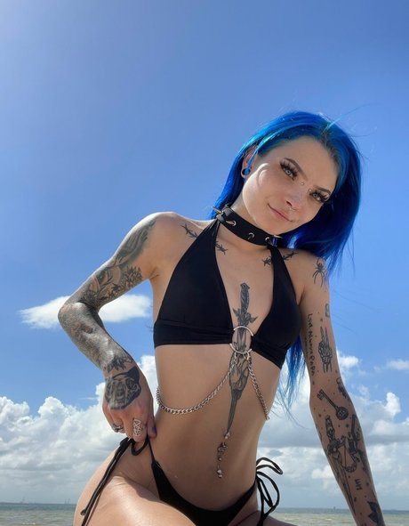 Justine Schiavone sex model images