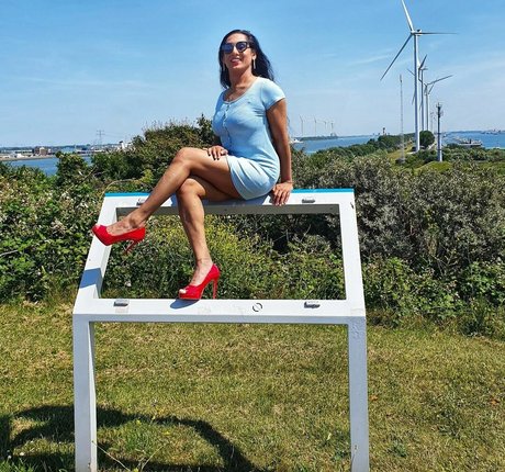 Natassia Crystal hd star img