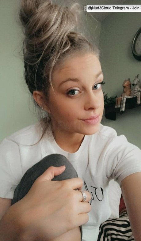 Kenzie Colvard pretty model img