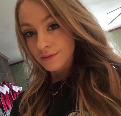 Kenzie Colvard nude star archive