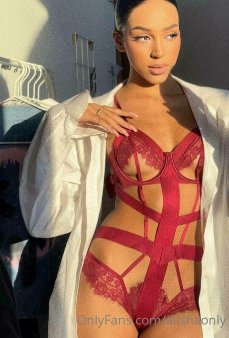 Alisha Kone star sexy image