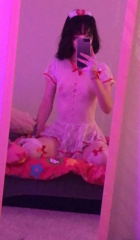 Little Pet sexy model img