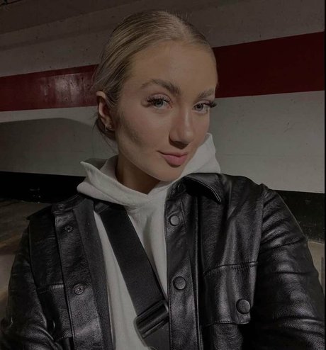 Tavia hd pornstar picture