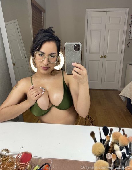 venusbaby2_ naked model picture