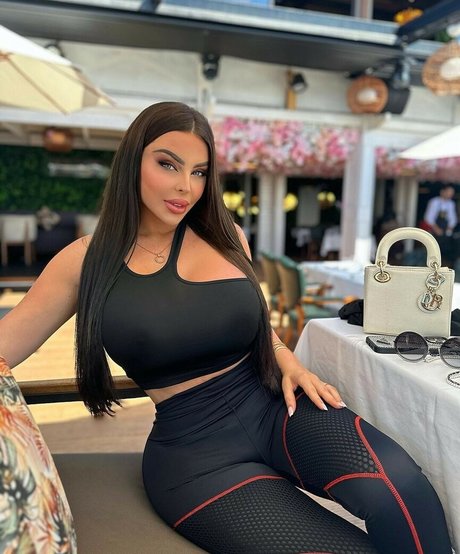 Kahina Sbauty hot star photo