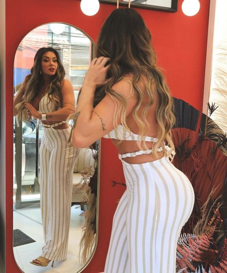 Juliana Salimeni actress img