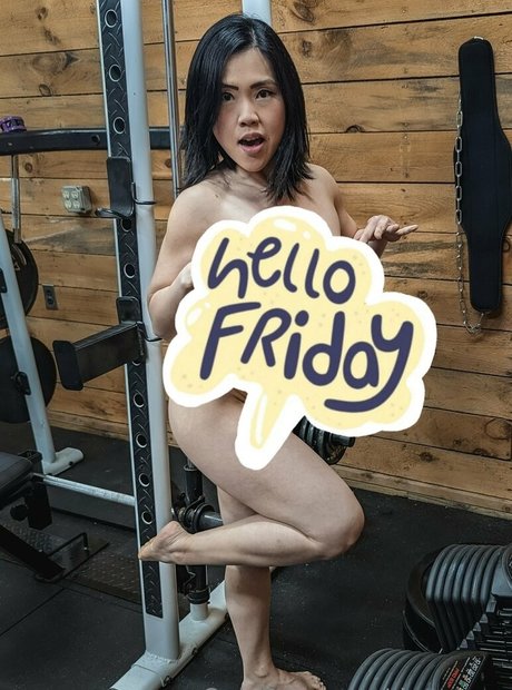 risqkayfeed model adult photo