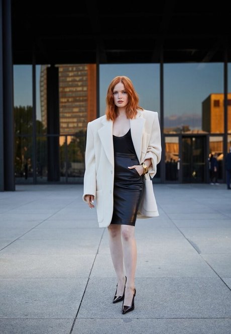 Ellie Bamber model pornographic image