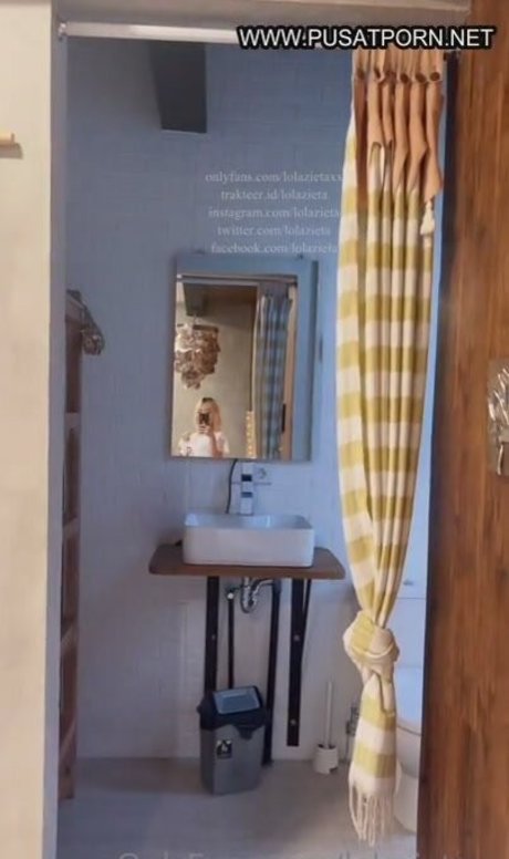 Lolazietaxx naked pornstar pics