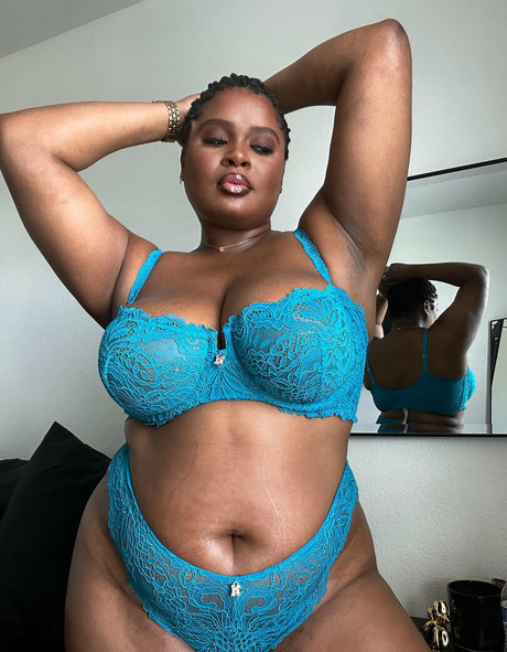 lingerieloungefree top model photo