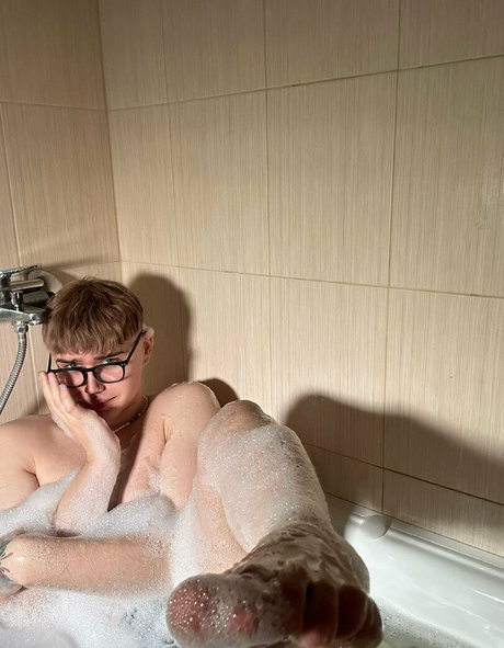 sweeetbooyy free pornstar image