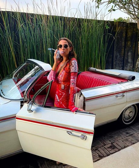 Iulia Girbu sexy actress gallery