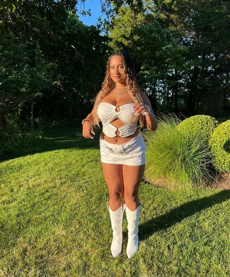 Abby C xxx model img