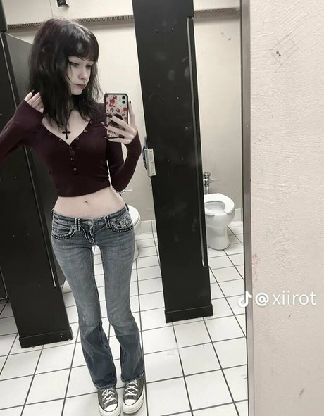 XiiRot model high quality photo