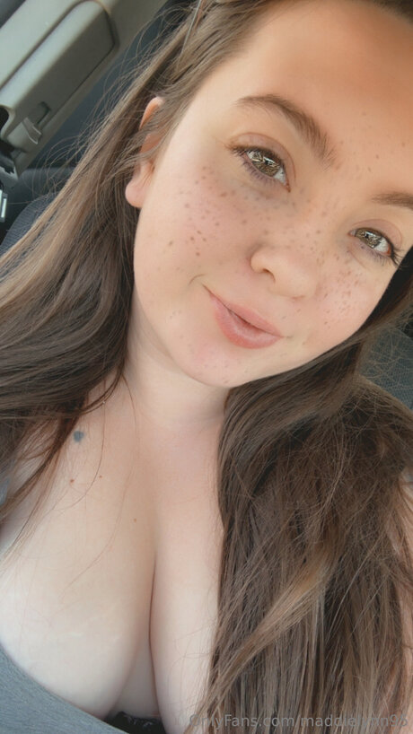 maddielynn95 pornographic model pic