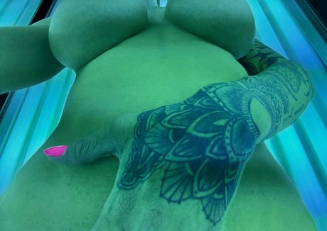 christinealexisxxx model nude pic