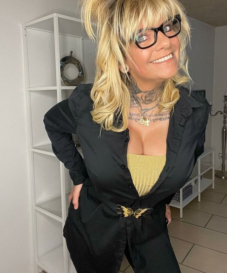 Winnie Nielsen art actress pic