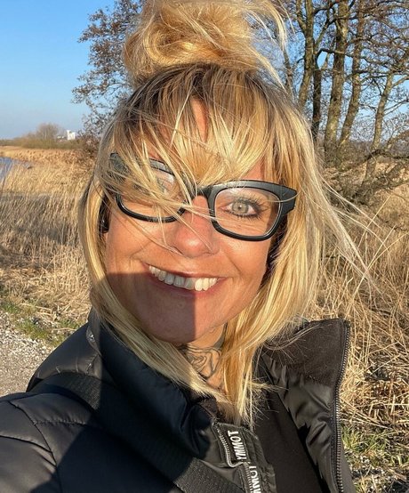 Winnie Nielsen naked actress photo