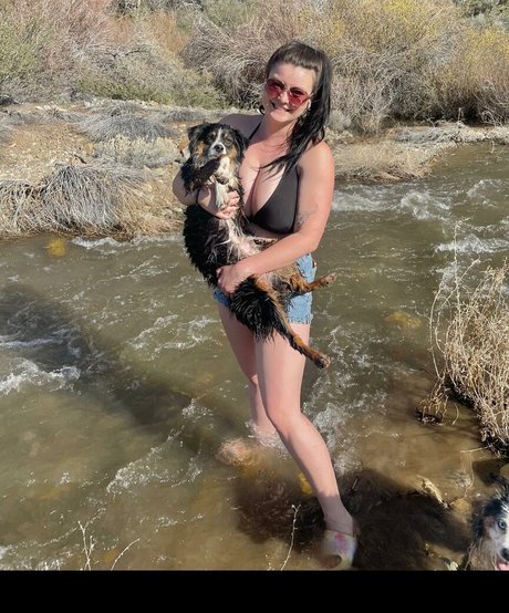 Marilee Golden model top img