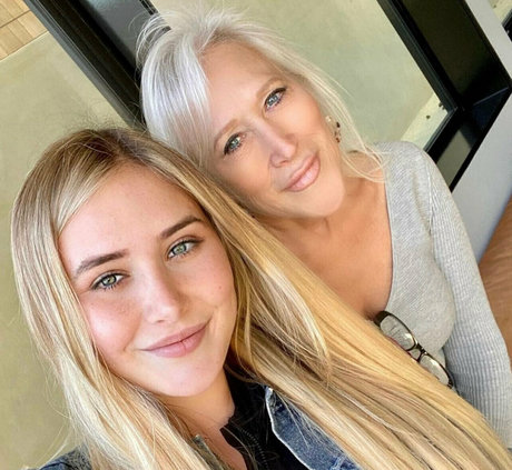 suzieandhannahfree sex model pictures