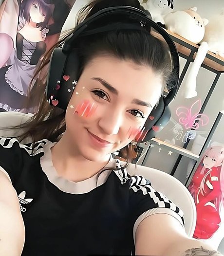 Wolfabelle erotic pornstar image