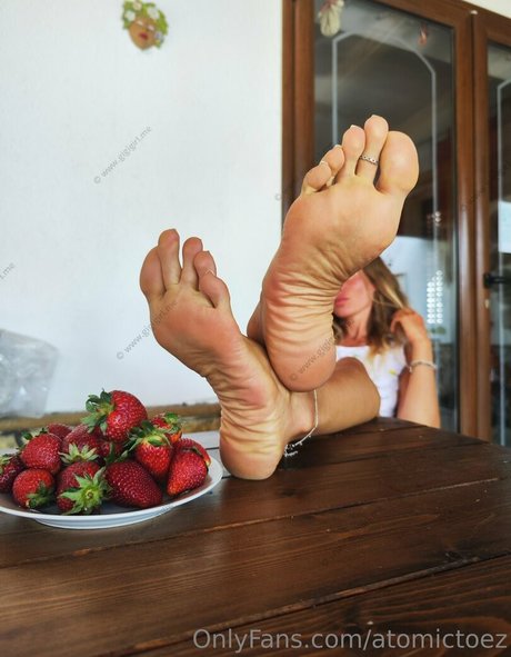 atomictoez star porn picture