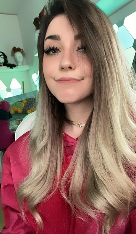 Anni The Duck free model photo