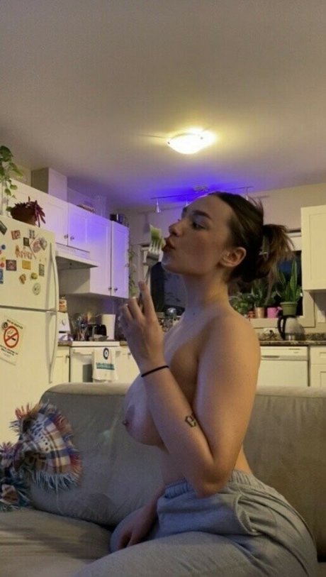 Ambzzzie model top pictures