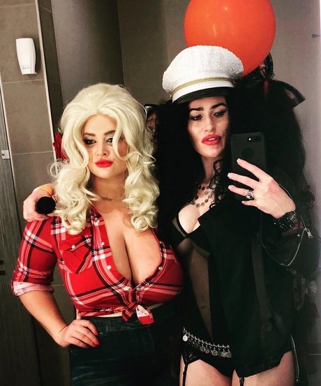 BlondiePomie xxx star gallery