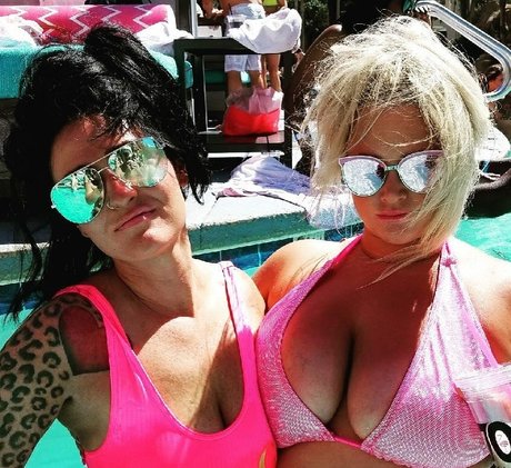 BlondiePomie beautiful actress photo