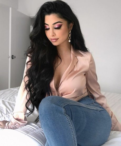 Elwa Saleh nudes pornstar pic