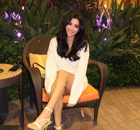 Elwa Saleh pornstar sex image