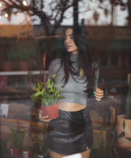 Elwa Saleh hot actress pictures