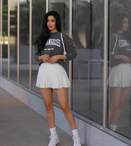 Elwa Saleh sex model photos