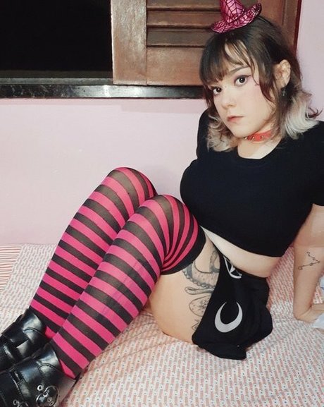 Lilipuff666 porn model photo