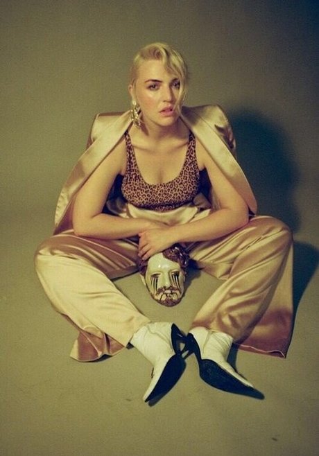 Self Esteem pretty star pics