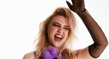 Self Esteem star exclusive images